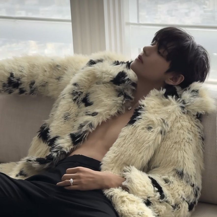 뷔 (방탄소년단) 최근 활동샷