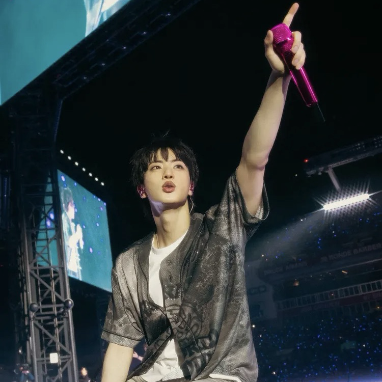 진 (방탄소년단)의 비하인드 컷