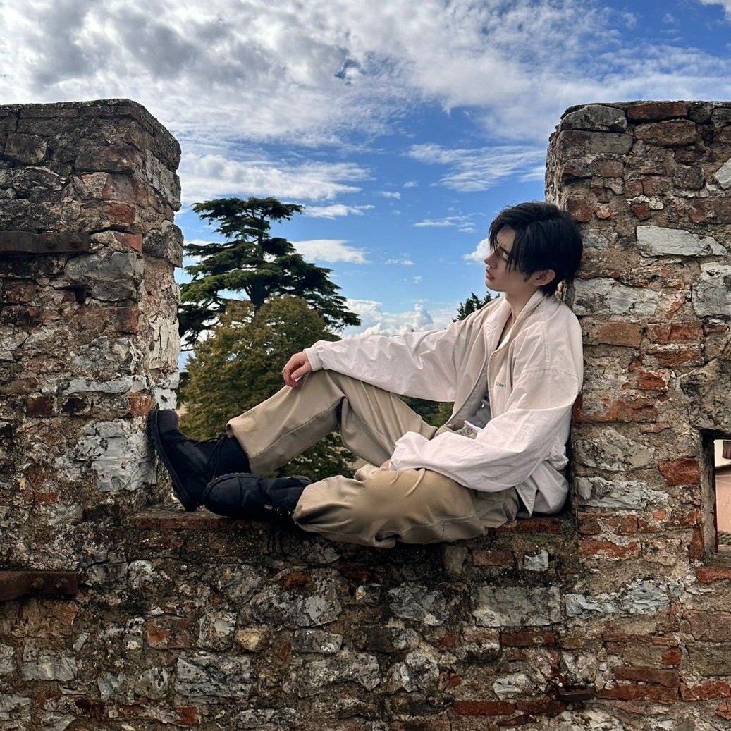 Latest photo of Sunghoon (ENHYPEN)