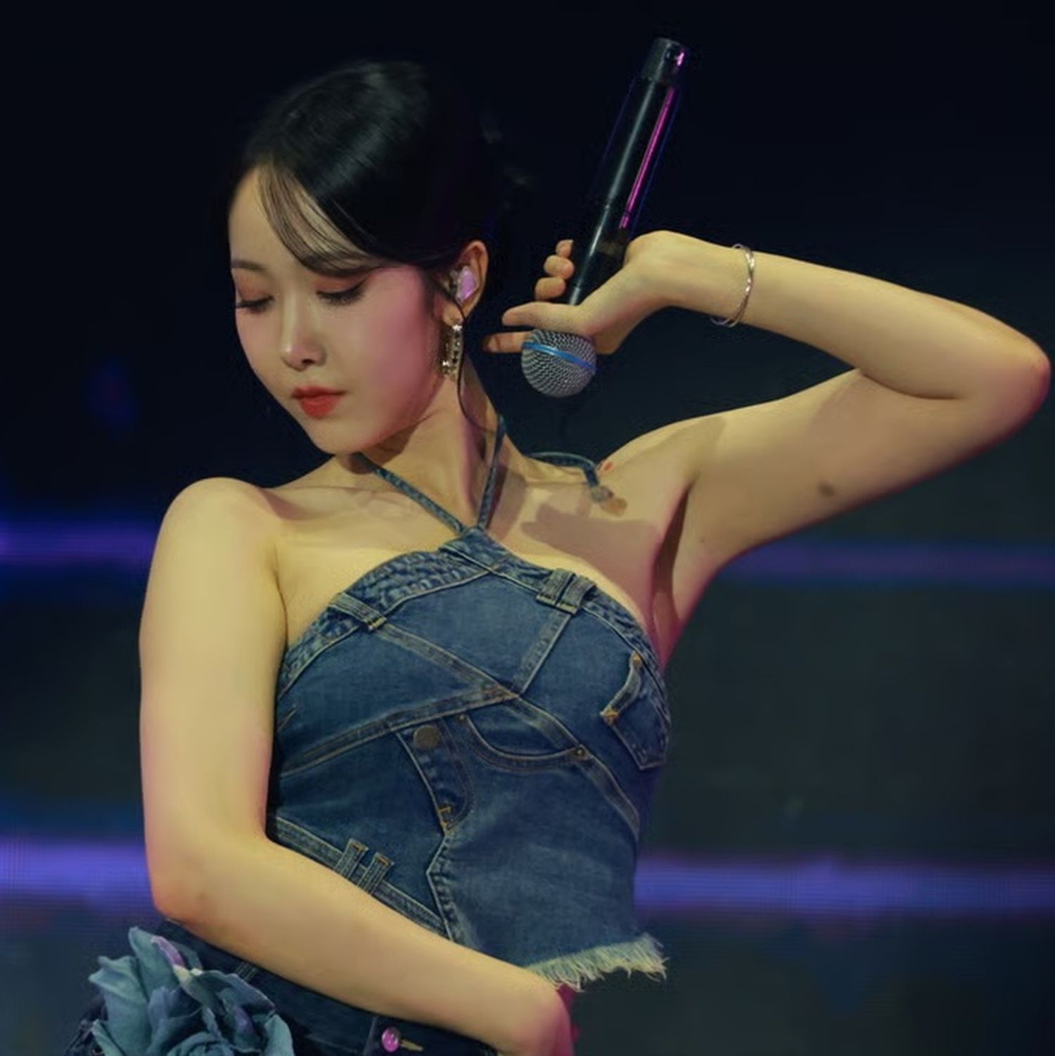 Behind-the-scenes cut of VIVIZ