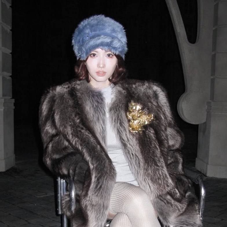 Foto aktivitas terbaru Momo (TWICE)