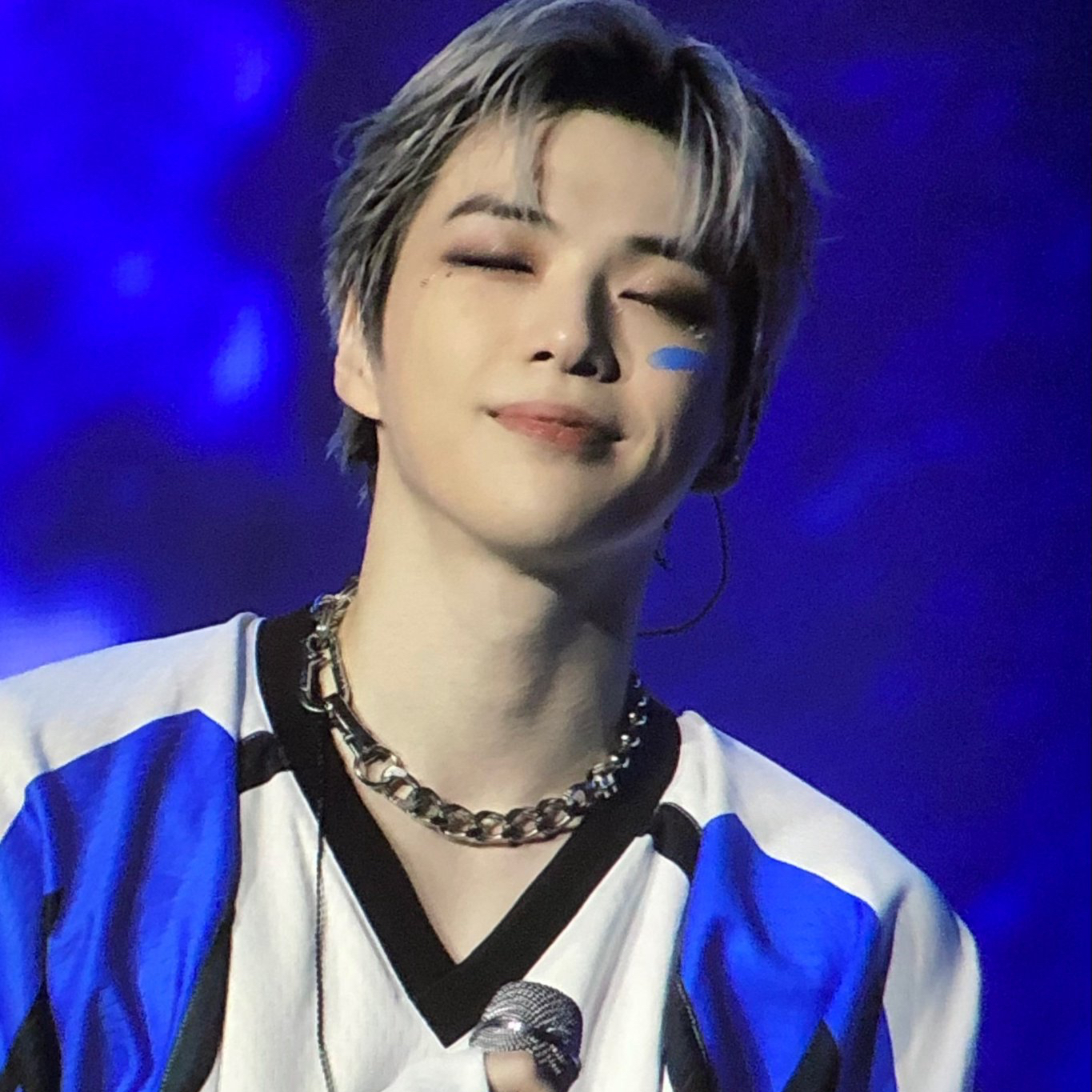 강다니엘의 비하인드 컷