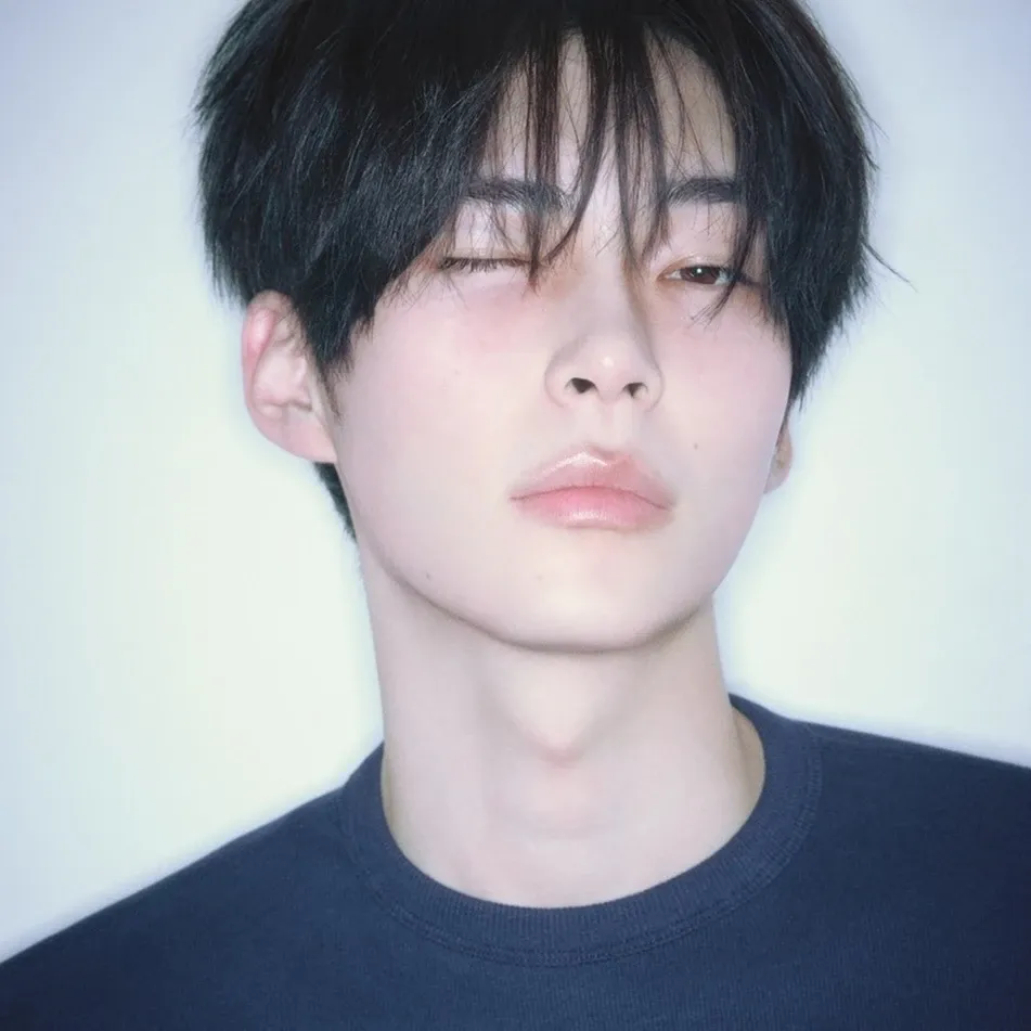 A moment captured by Sung Hanbin (ZEROBASEONE)'s fan