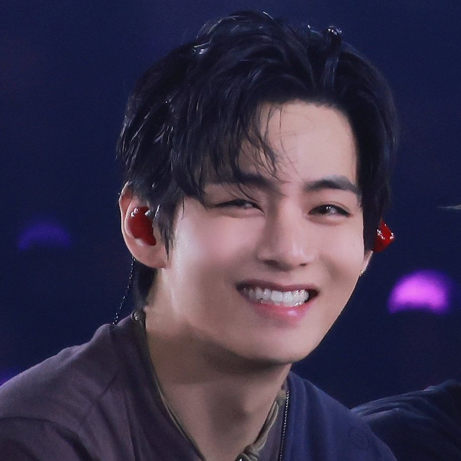 뷔 (방탄소년단)의 최신 사진