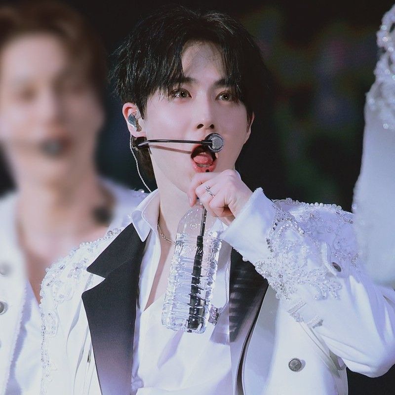 Behind-the-scenes cut of Suho (EXO)