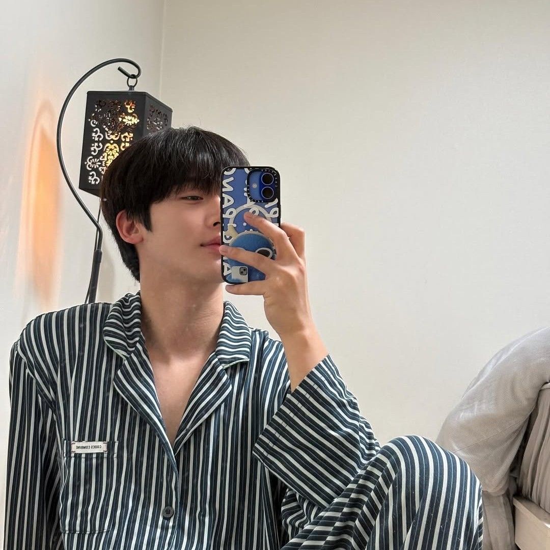 A moment captured by Kim Yohan (WEi)'s fan