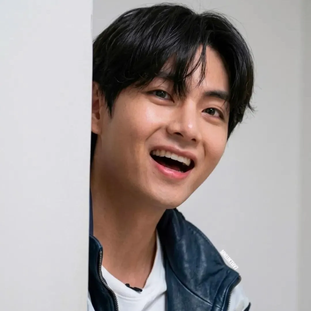 A moment captured by V (BTS)'s fan