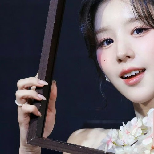 Popular profile picture of HeeJin (ARTMS) loved by fans