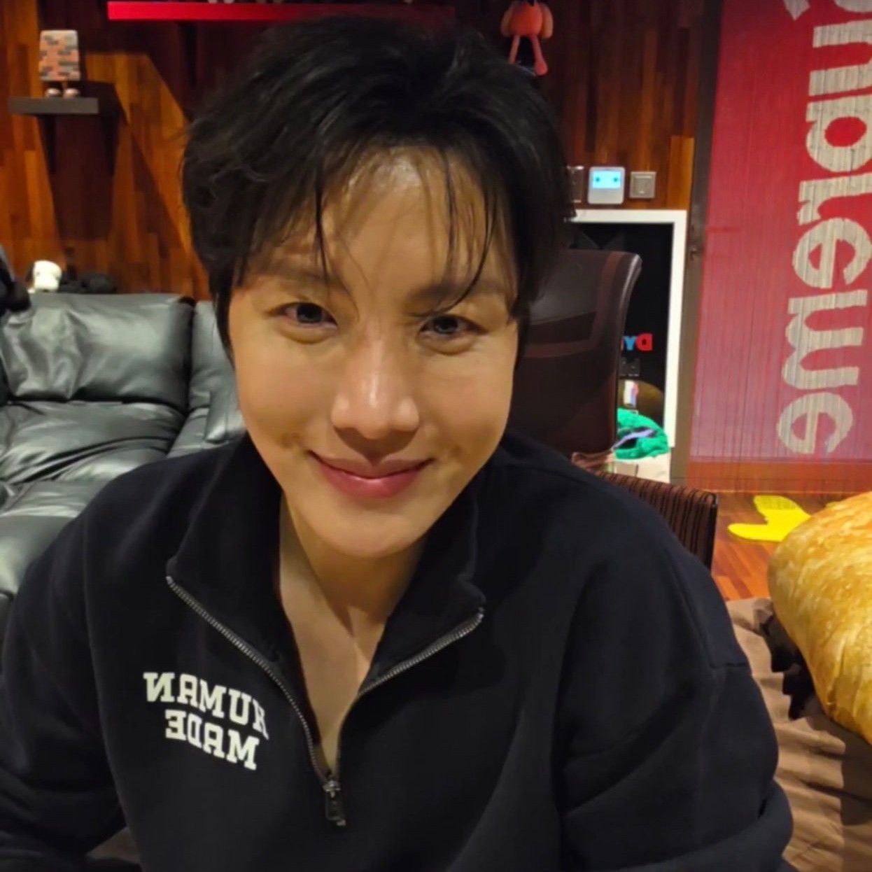 제이홉 (방탄소년단)의 최신 사진