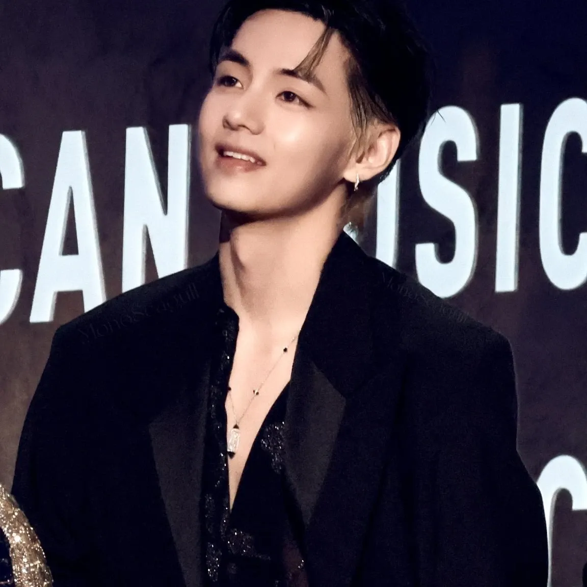 Foto aktivitas terbaru V (BTS)