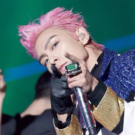 A moment captured by T.O.P's fan