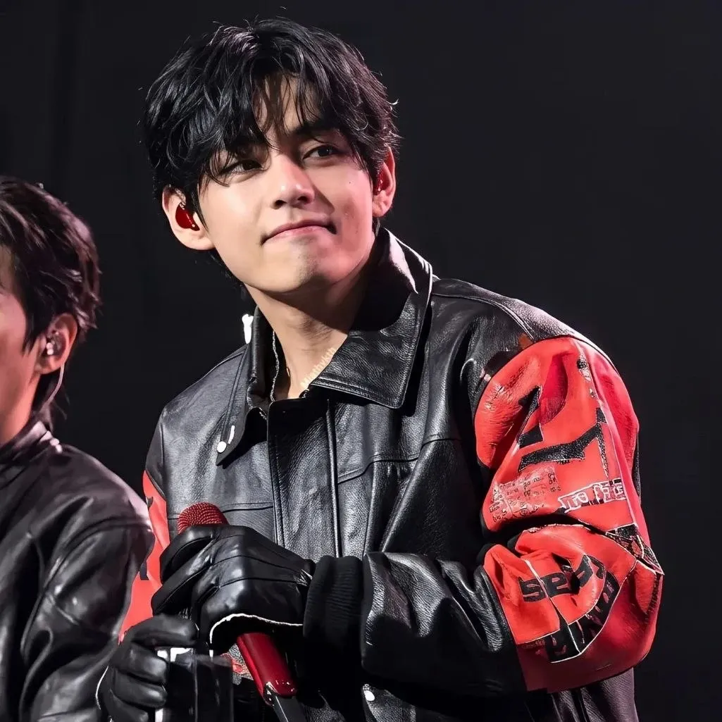 Behind-the-scenes cut of V (BTS)