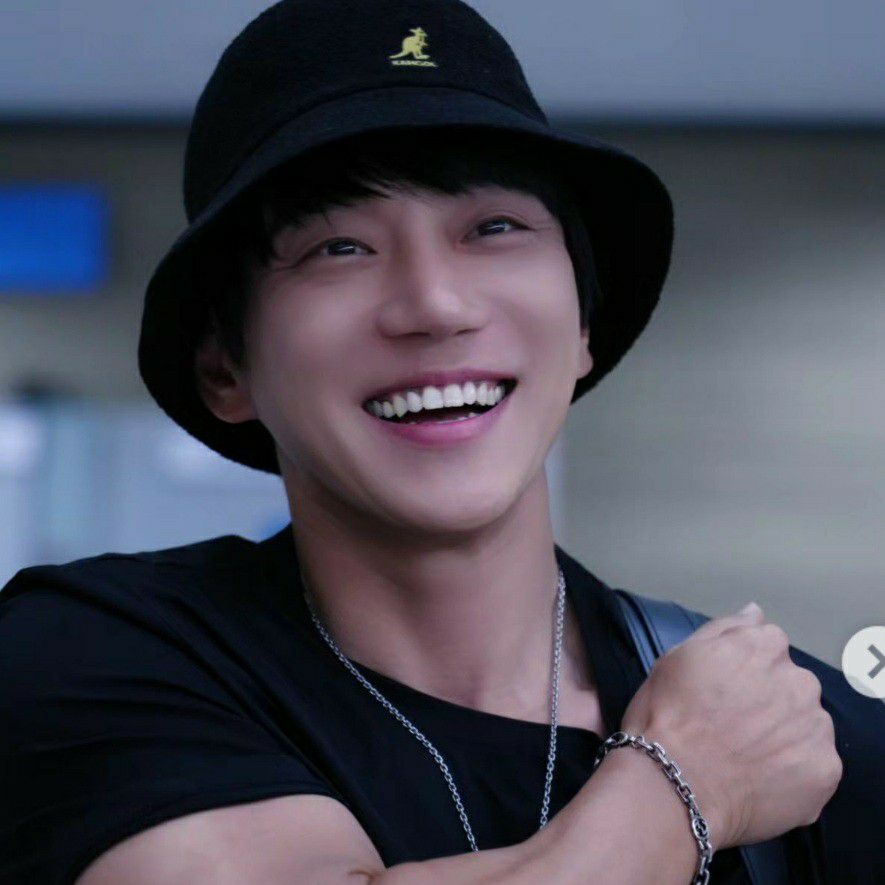 Behind-the-scenes cut of Hwang Chiyeol