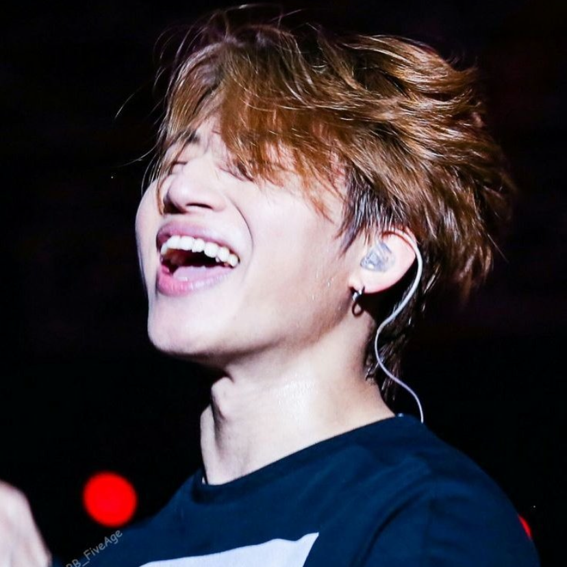 大声 (BIGBANG)的最新照片