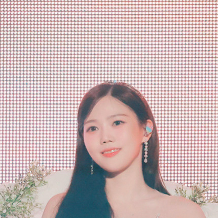 Behind-the-scenes cut of Hyojung (OH MY GIRL)
