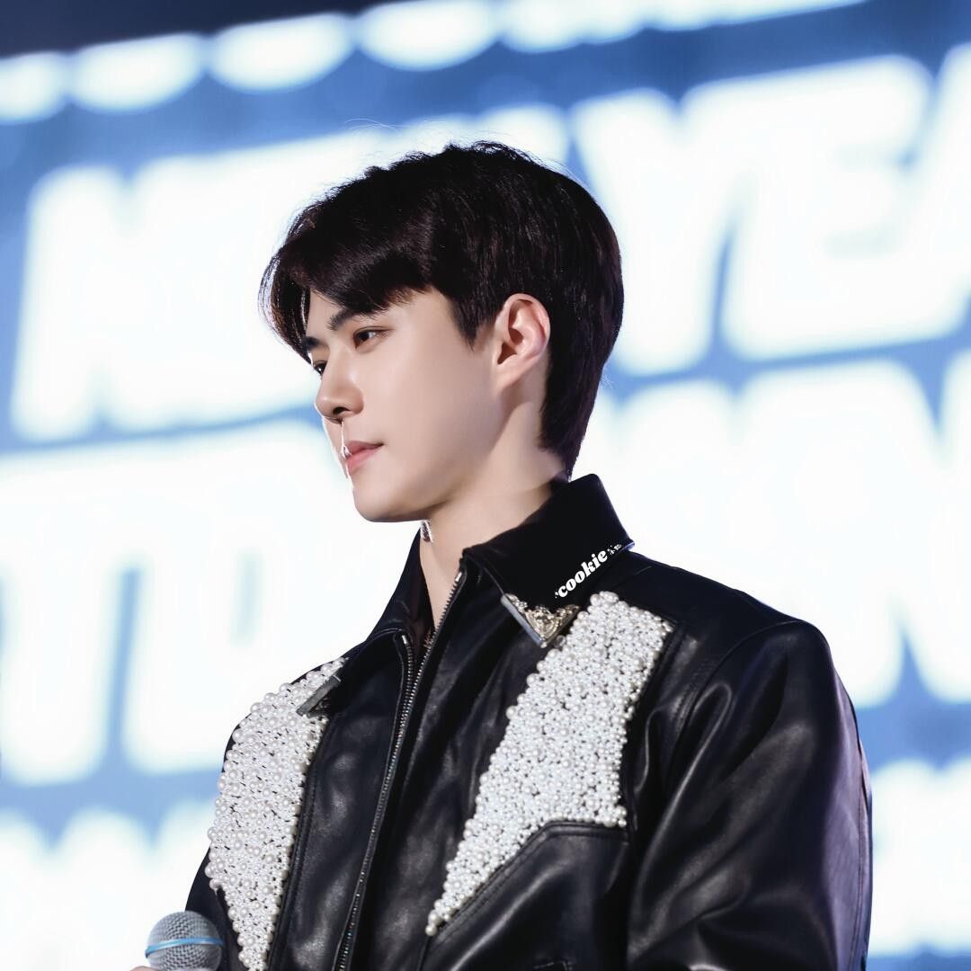 Recent activity shot of Sehun (EXO)