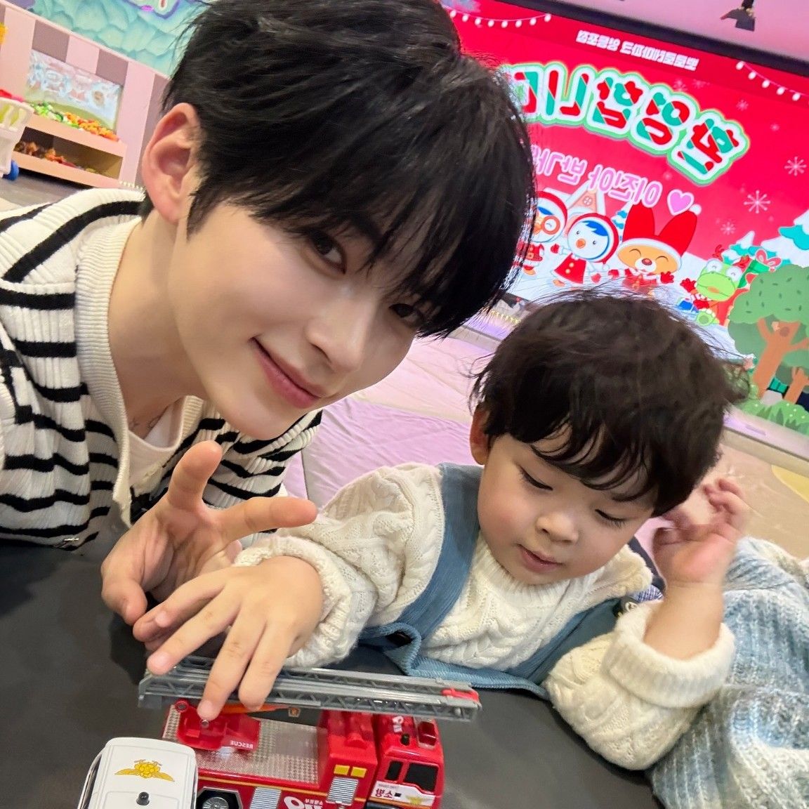 Foto terbaru Sung Hanbin (ZEROBASEONE)