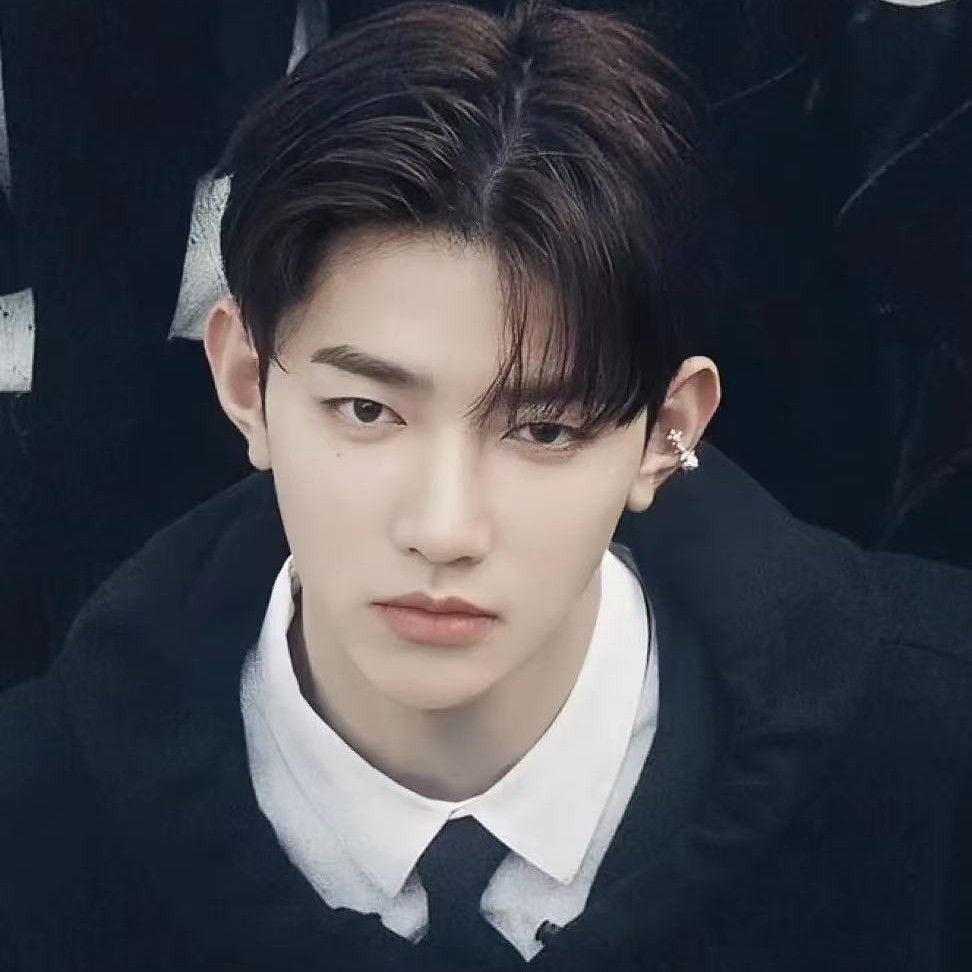 A moment captured by Zhang Hao (ZEROBASEONE)'s fan