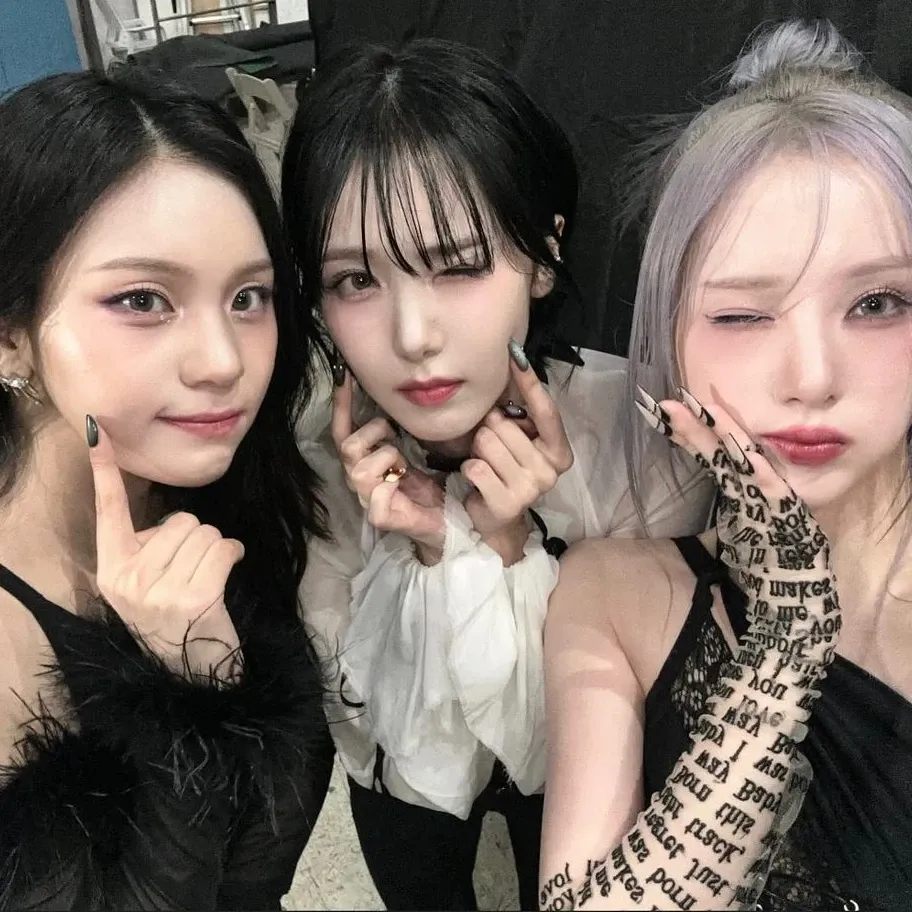 Momen yang diabadikan oleh penggemar VIVIZ