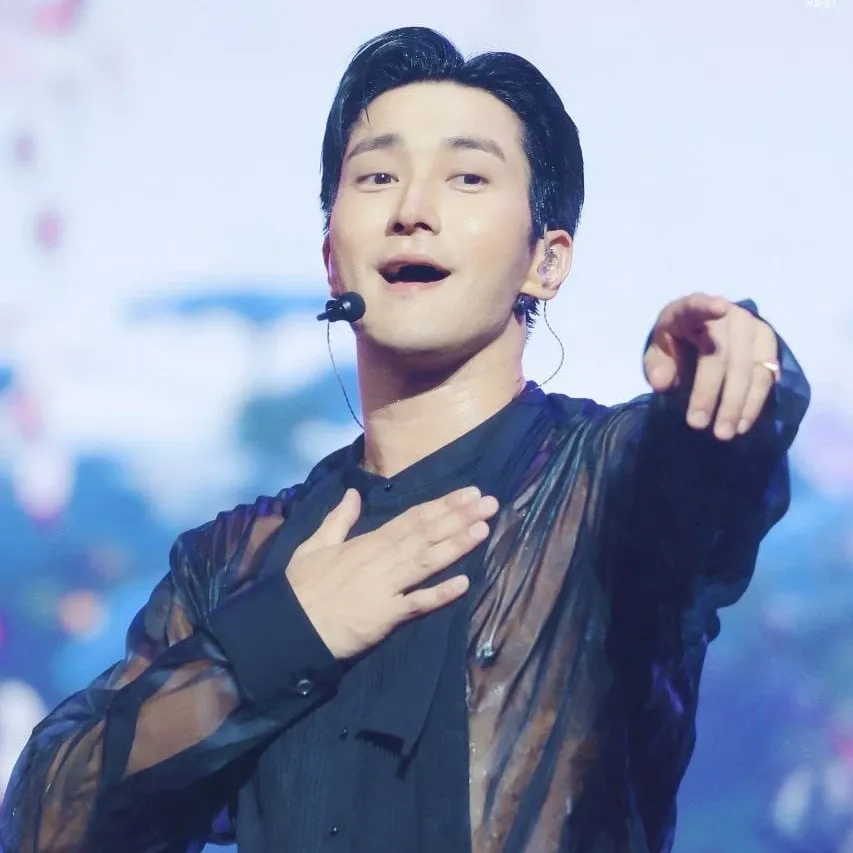 Latest photo of Siwon (Super Junior)