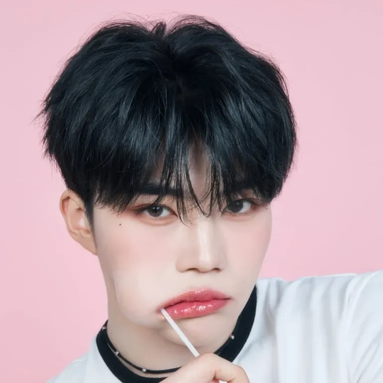 박건욱 (제로베이스원) 최근 활동샷