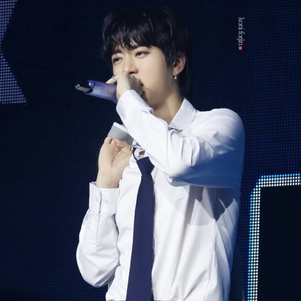 진 (방탄소년단) 최근 활동샷