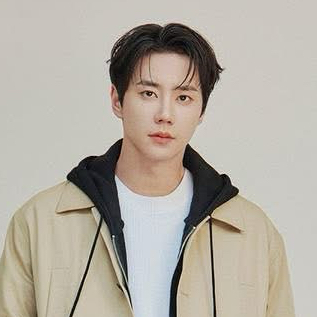 Behind-the-scenes cut of Lee Junyoung