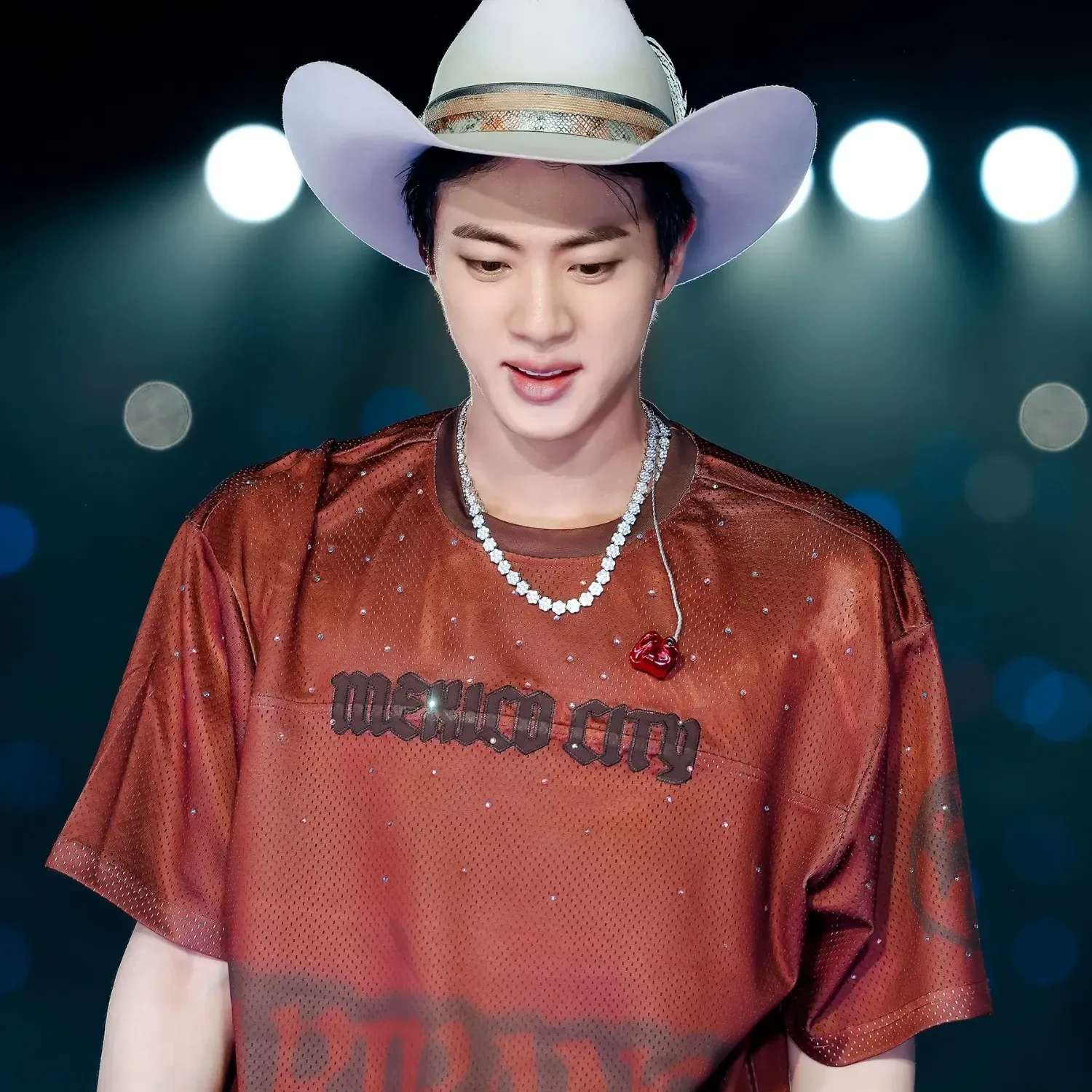Foto aktivitas terbaru Jin (BTS)