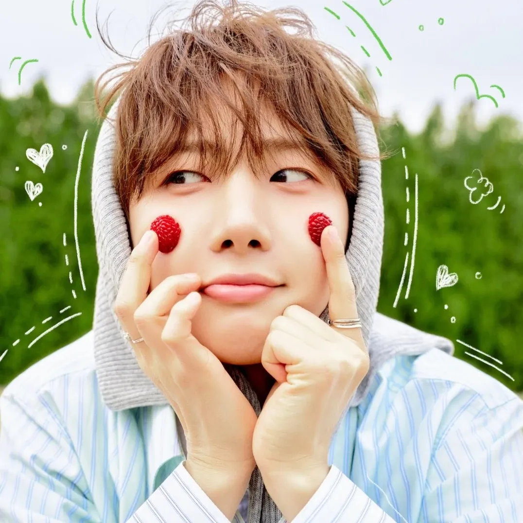 Recent activity shot of Hui (PENTAGON)