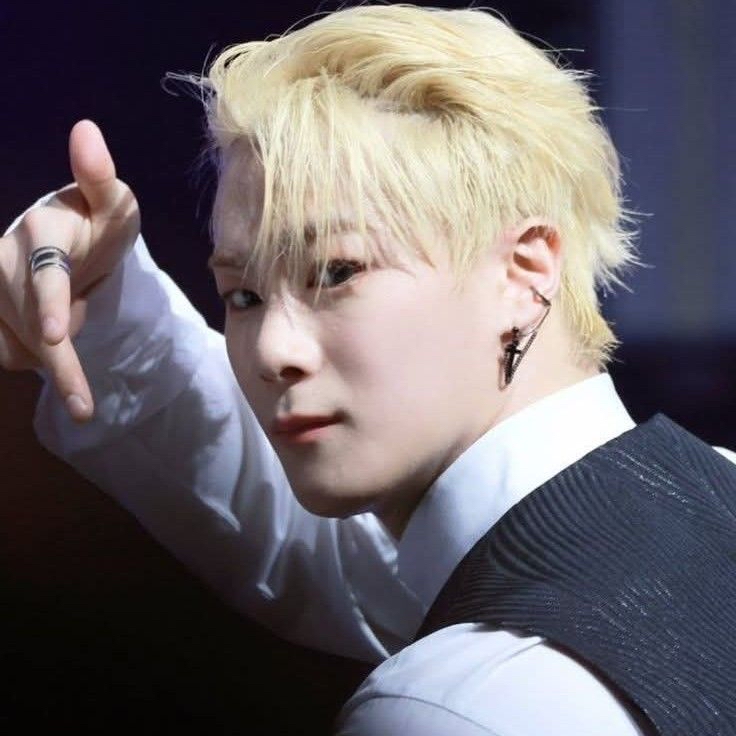 Behind-the-scenes cut of Moonbin (ASTRO)