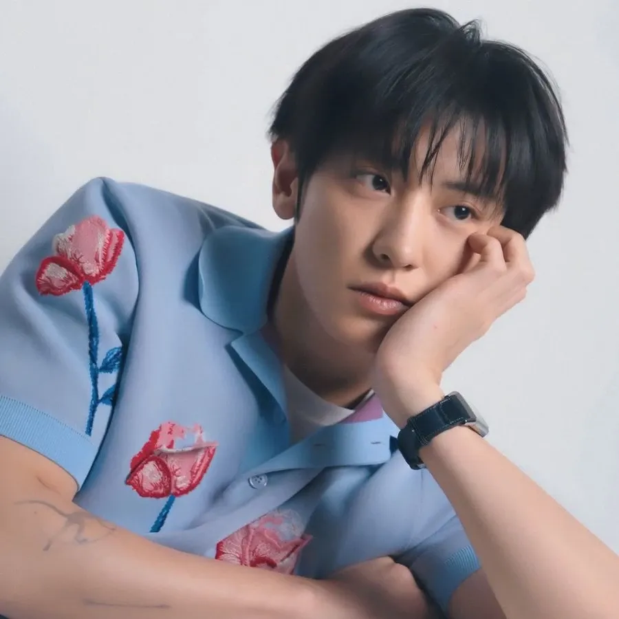 Recent activity shot of Chanyeol (EXO)