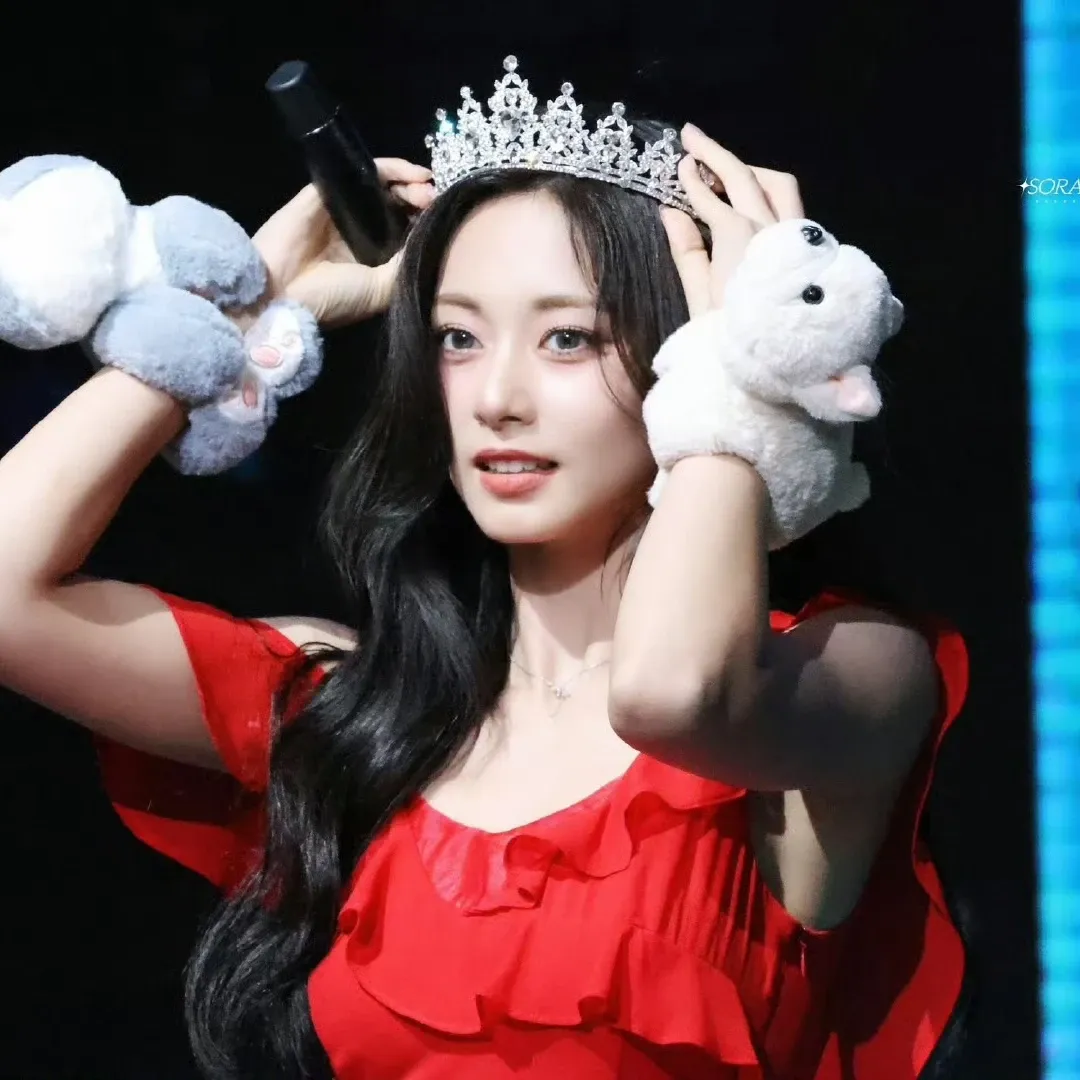 Momen yang diabadikan oleh penggemar Tzuyu (TWICE)