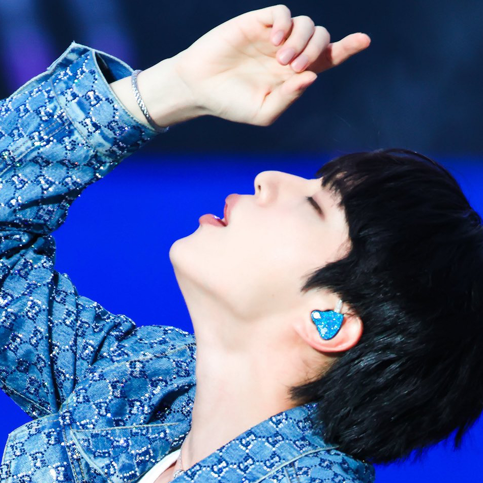 Foto aktivitas terbaru Jin (BTS)