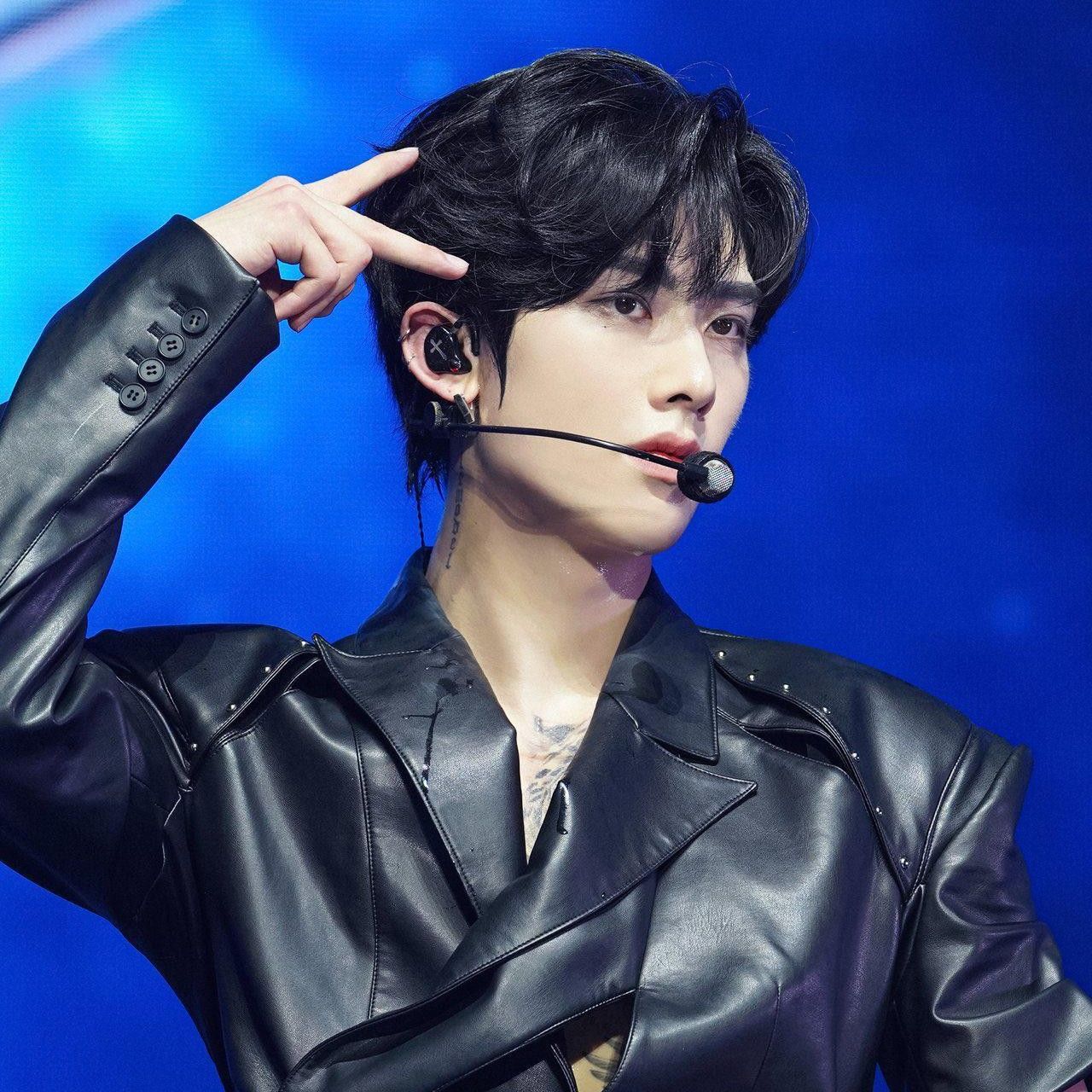 A moment captured by Ricky (ZEROBASEONE)'s fan