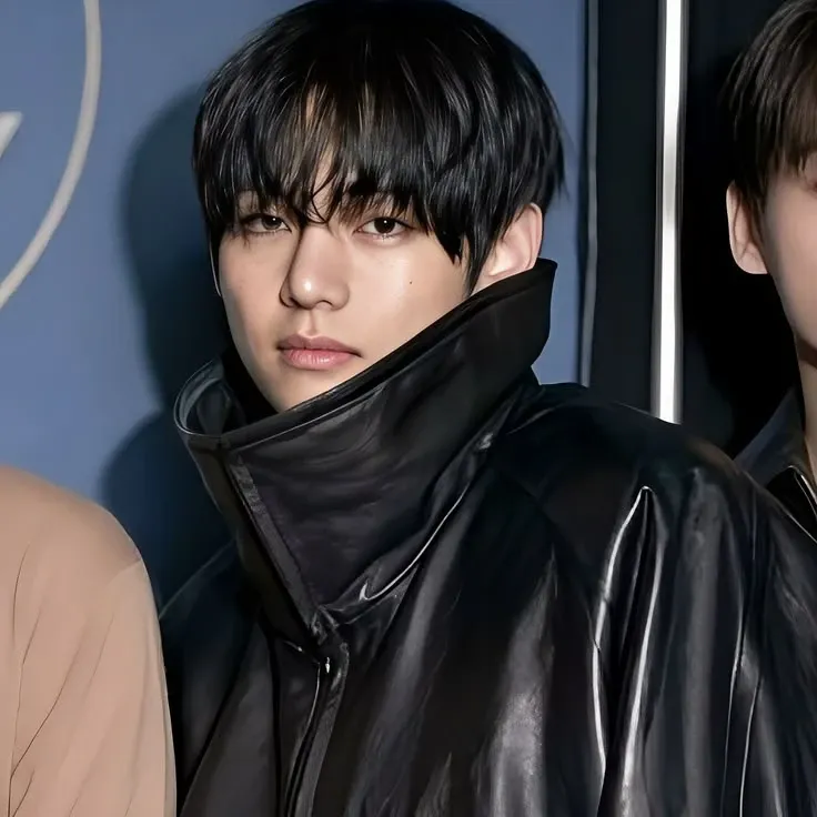 Latest photo of V (BTS)