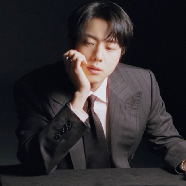 진 (방탄소년단) 최근 활동샷