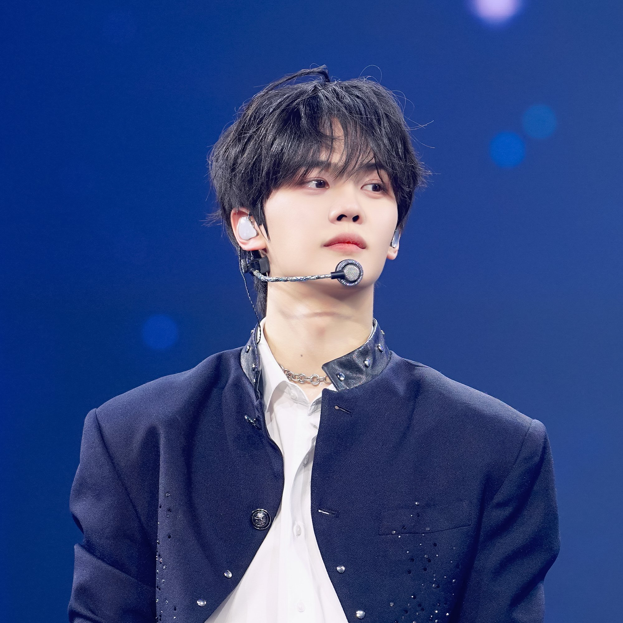 A moment captured by Kim Gyuvin's fan