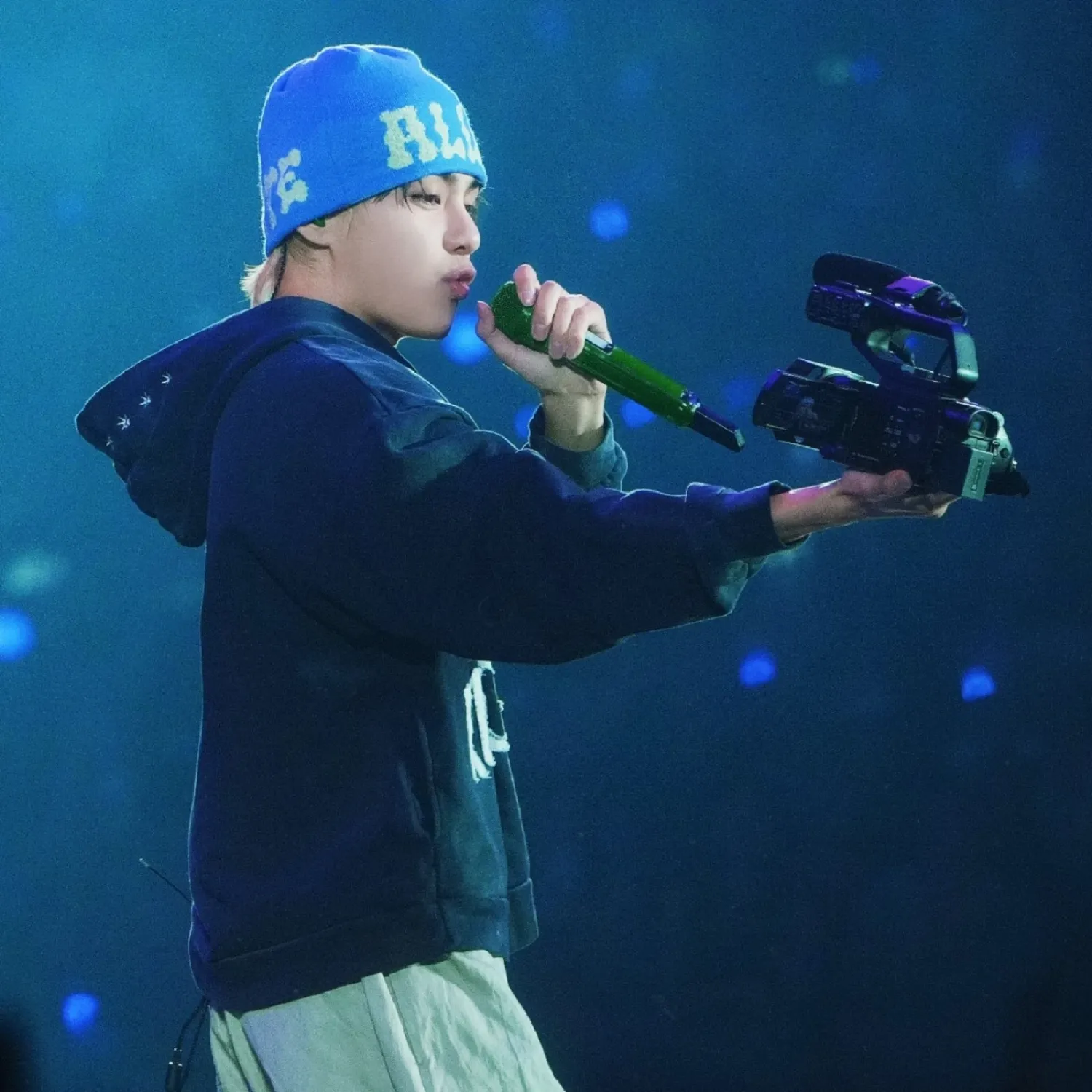 뷔 (방탄소년단) 최근 활동샷