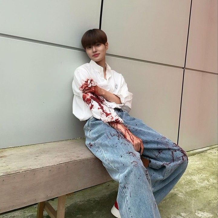 A moment captured by Lee Daehwi (AB6IX)'s fan