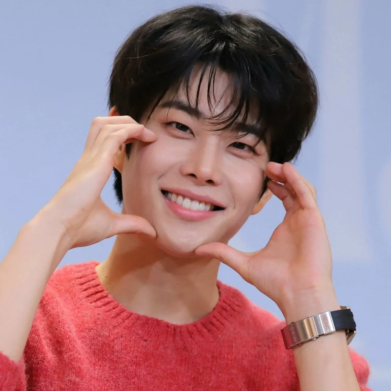 A moment captured by MJ (ASTRO)'s fan