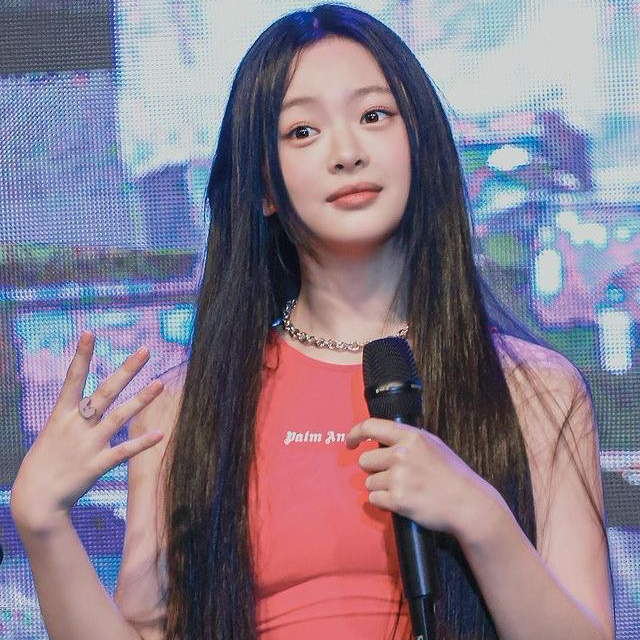 Latest photo of NewJeans