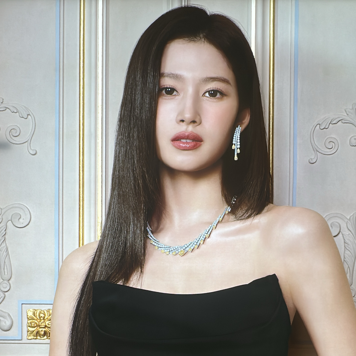 Latest photo of Sana (TWICE)