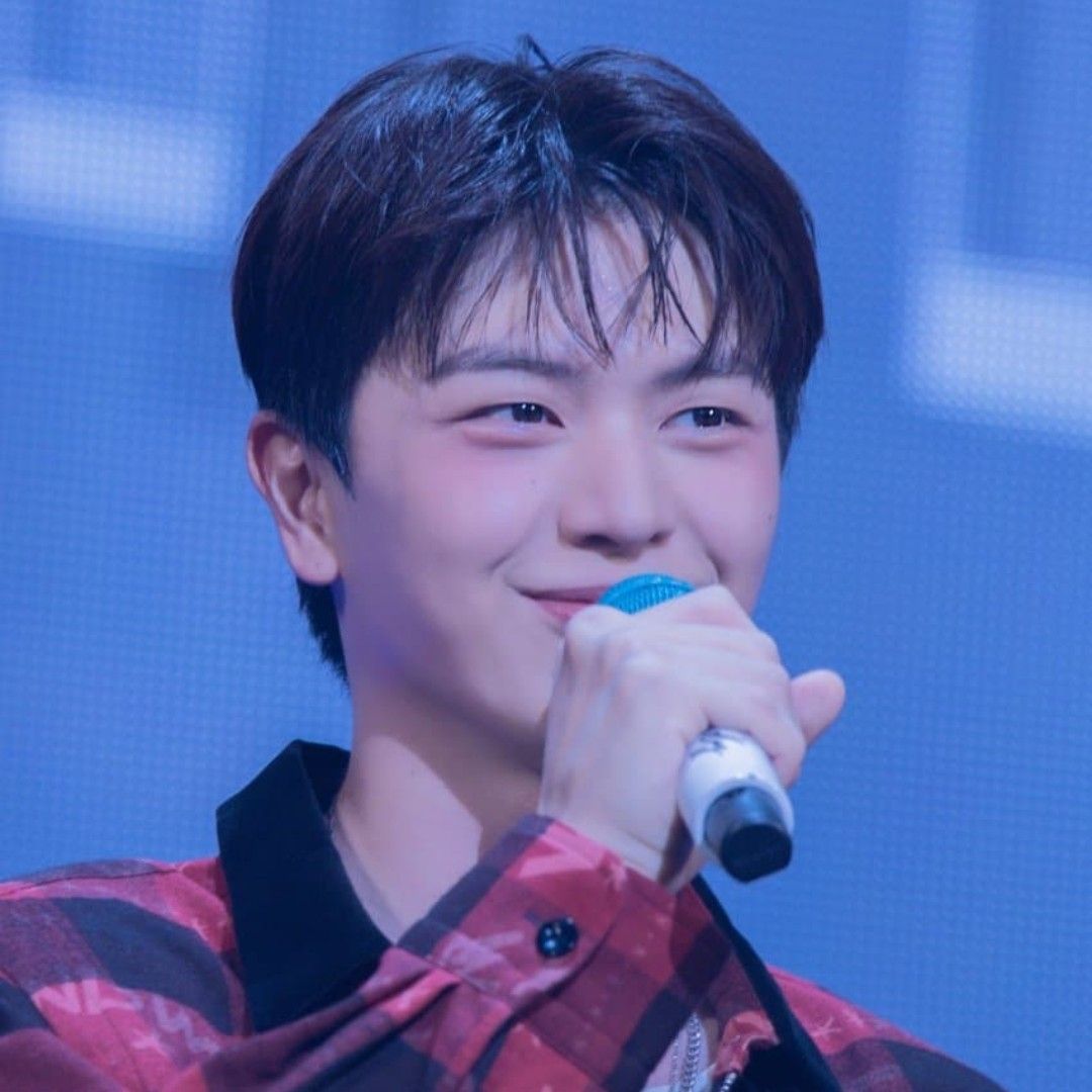 Behind-the-scenes cut of Yook Sungjae (BTOB)