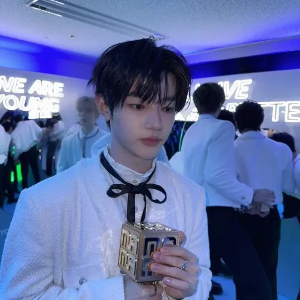 Behind-the-scenes cut of Zhang Hao