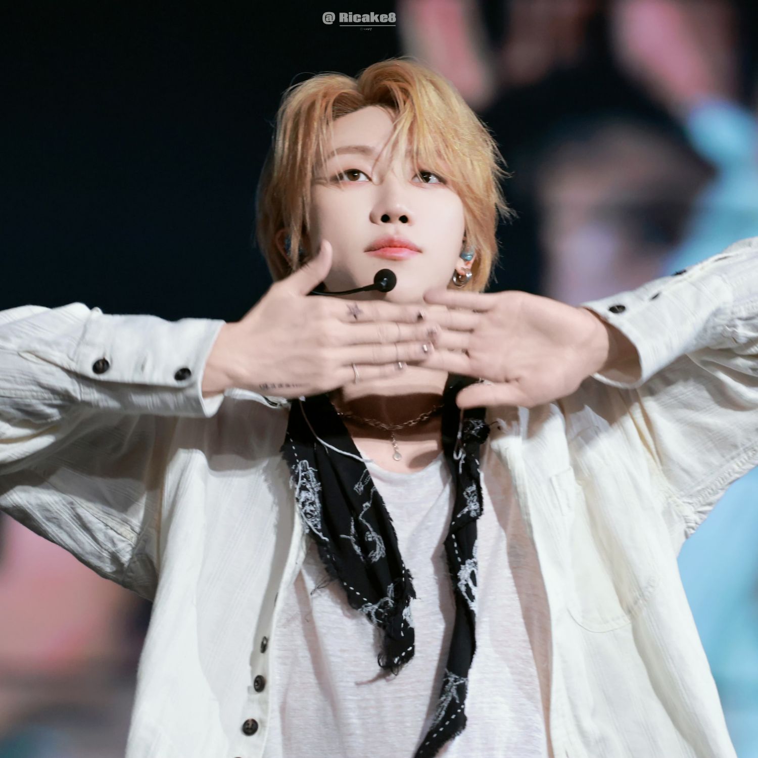 Behind-the-scenes cut of The 8 (SEVENTEEN)