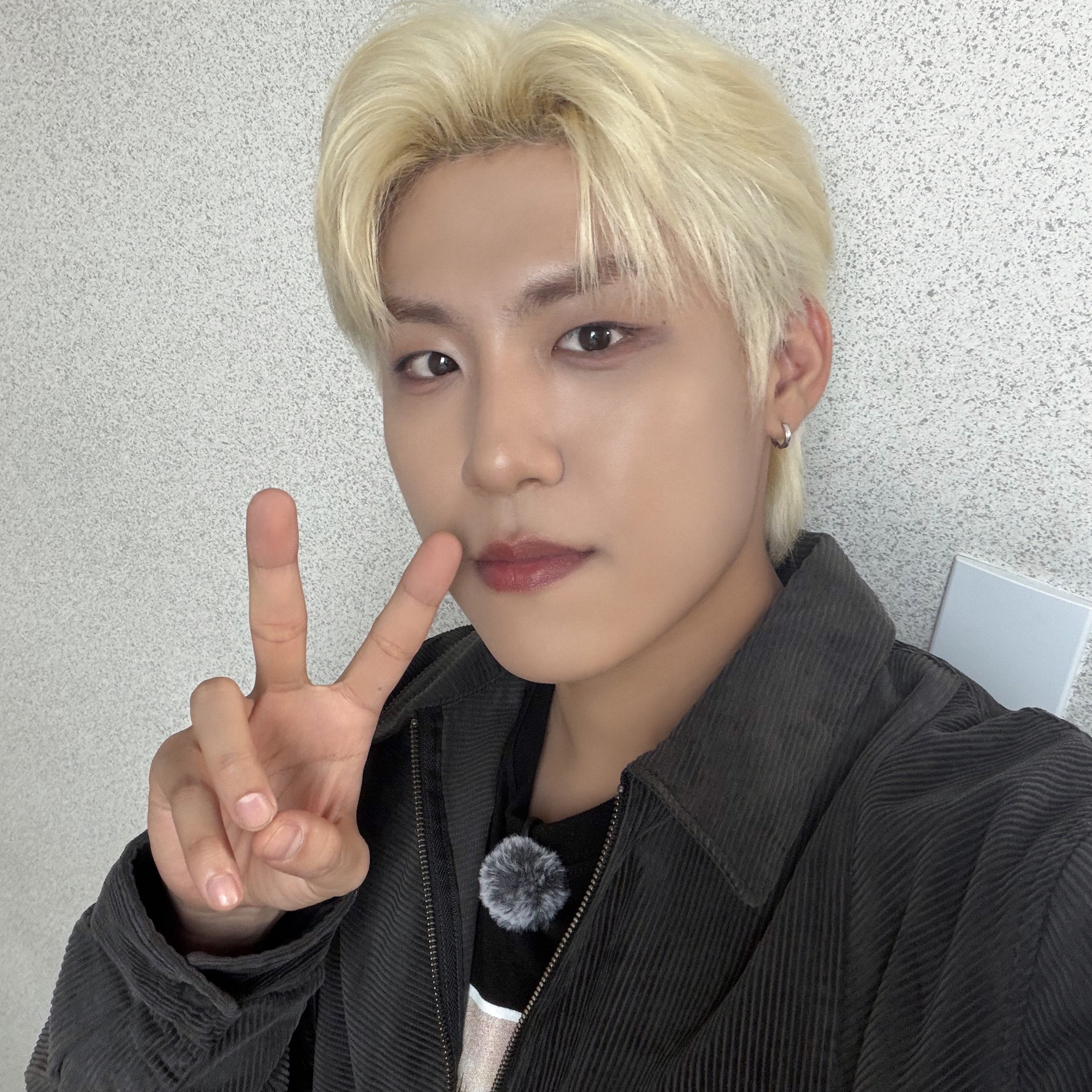 Behind-the-scenes cut of Park Woojin (AB6IX)
