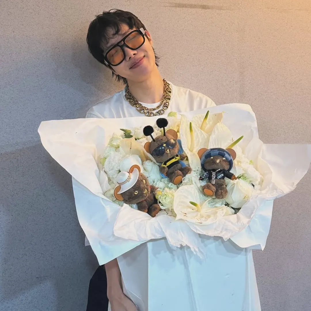 Foto terbaru j-hope (BTS)