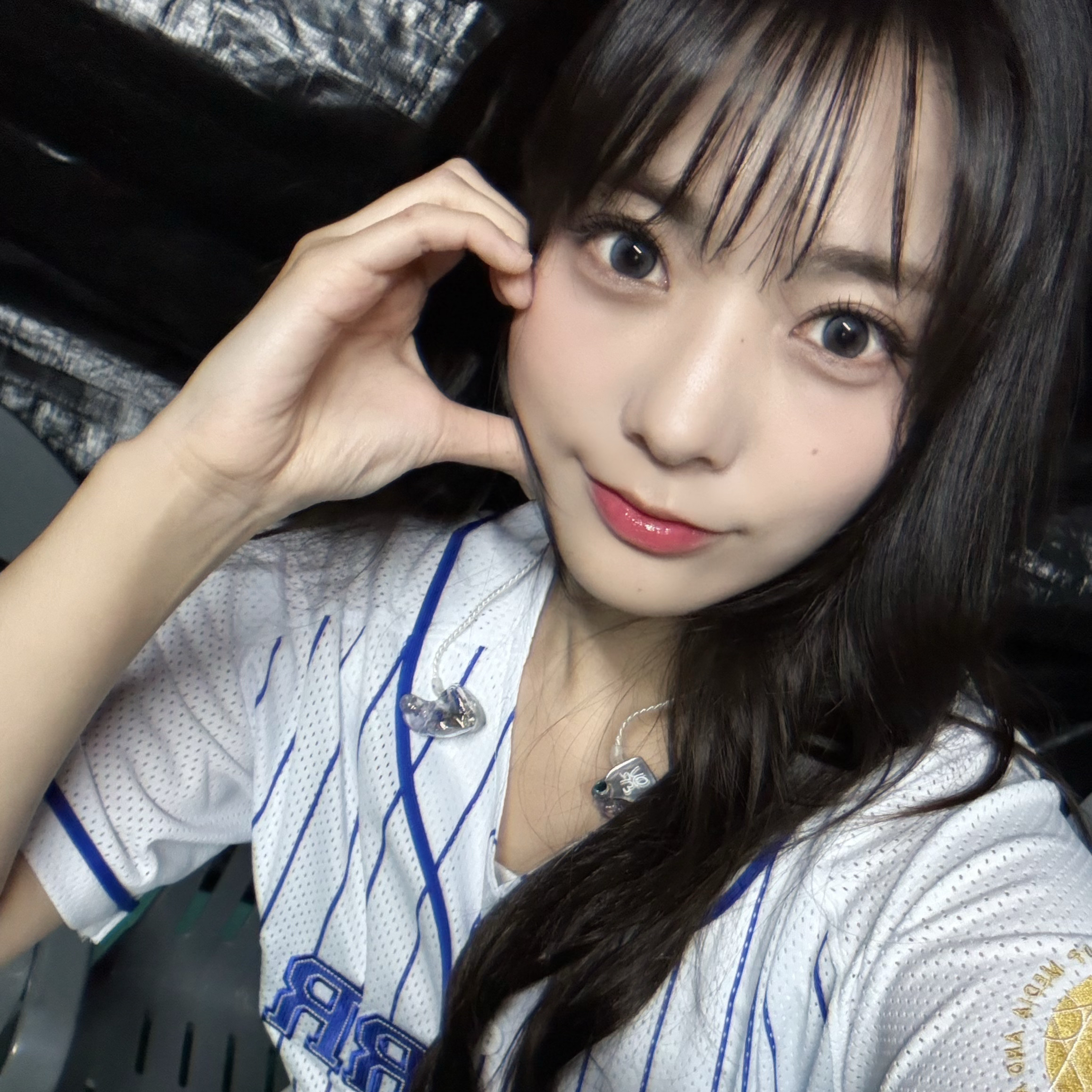 Recent activity shot of Siyeon (QWER)