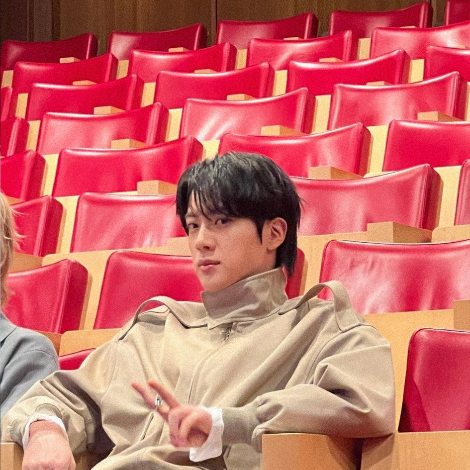 진 (방탄소년단)의 비하인드 컷