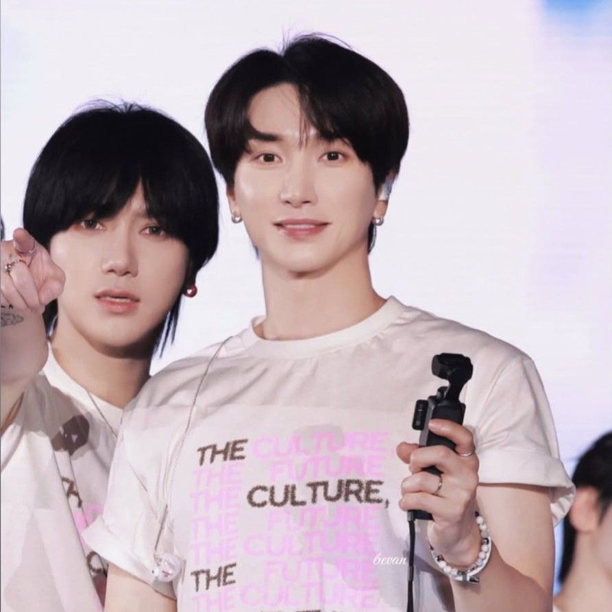 A moment captured by Leeteuk (Super Junior)'s fan